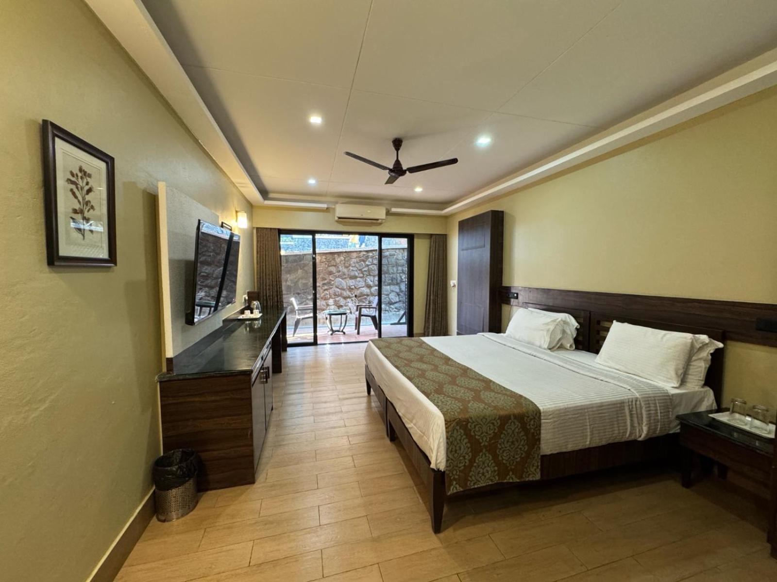 Upper Deck Resort - Stay And Relax At The Highest Peak โลนาวาลา ภายนอก รูปภาพ