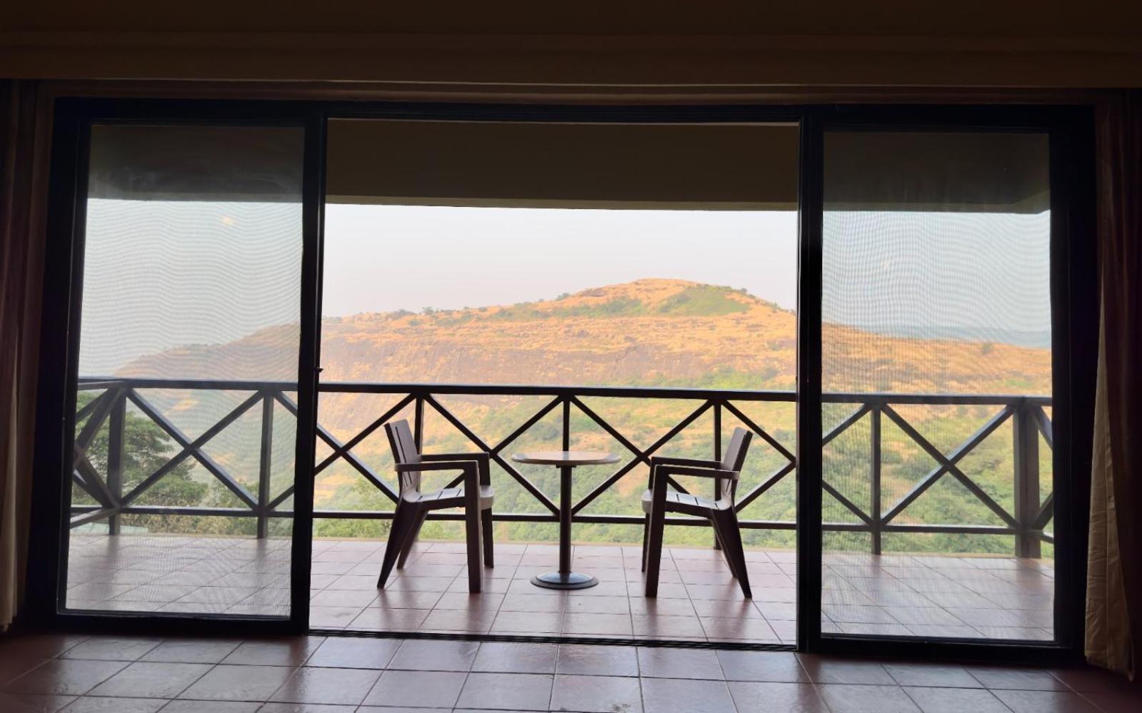 Upper Deck Resort - Stay And Relax At The Highest Peak โลนาวาลา ภายนอก รูปภาพ
