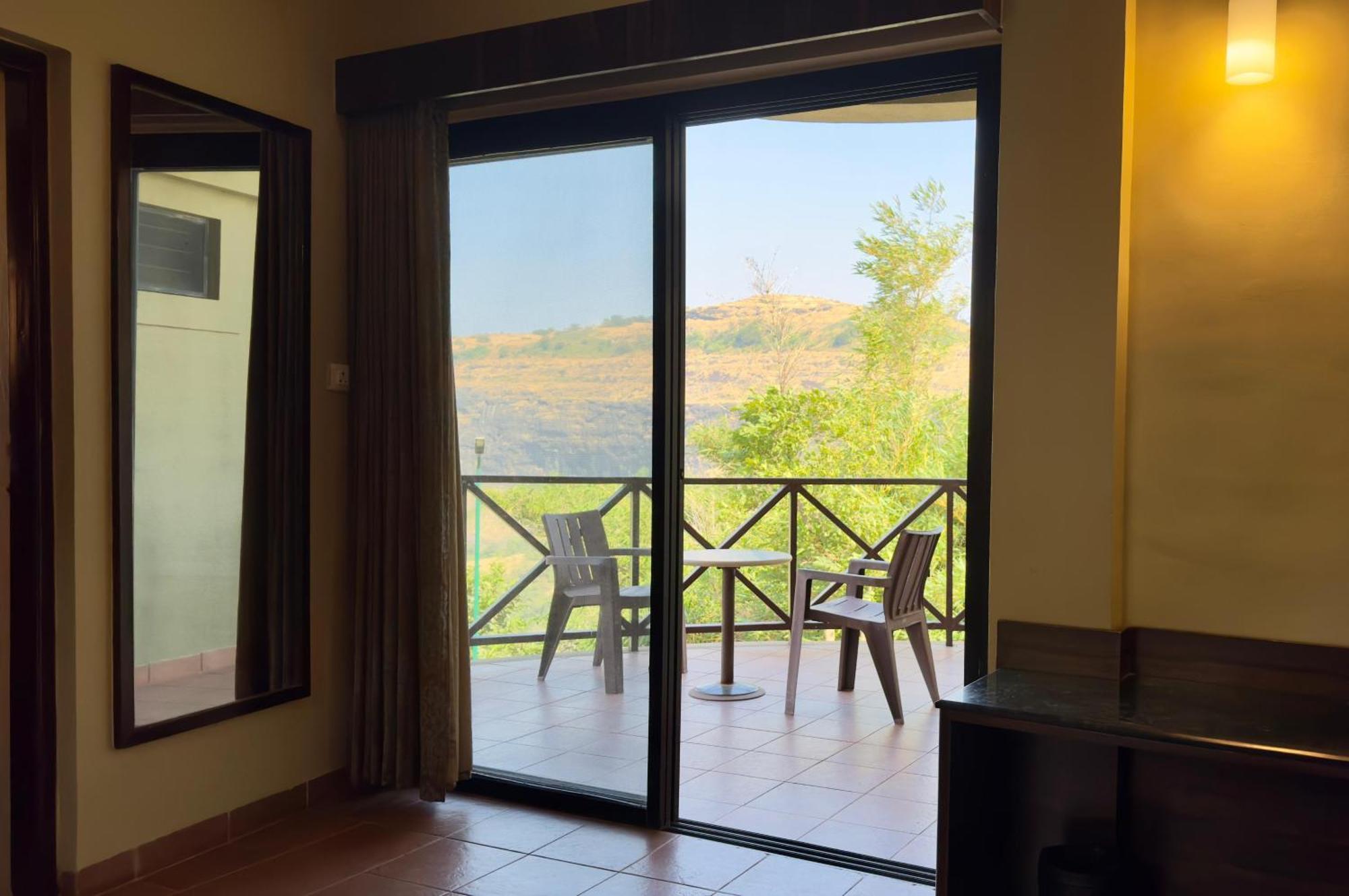 Upper Deck Resort - Stay And Relax At The Highest Peak โลนาวาลา ภายนอก รูปภาพ