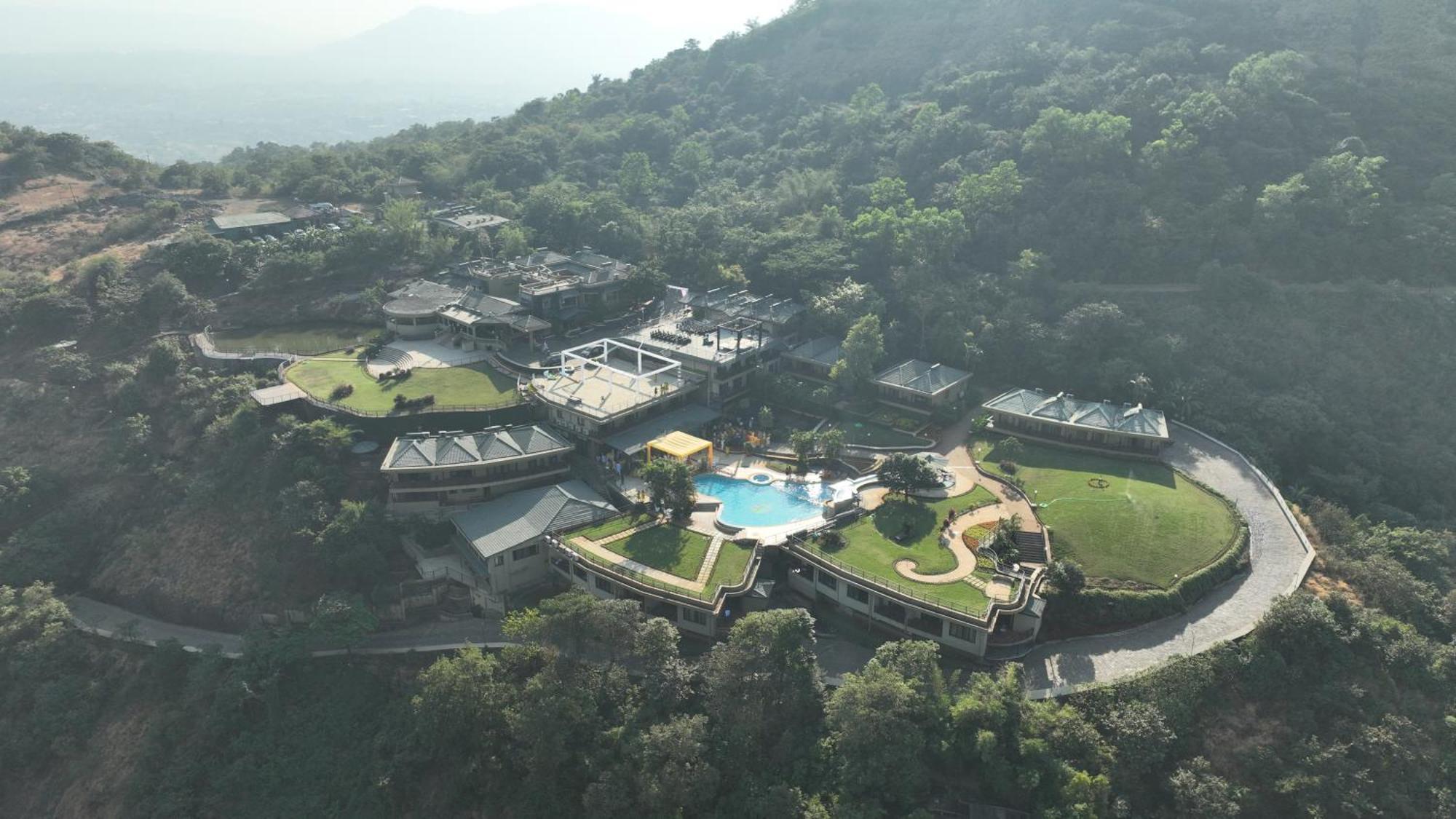 Upper Deck Resort - Stay And Relax At The Highest Peak โลนาวาลา ภายนอก รูปภาพ
